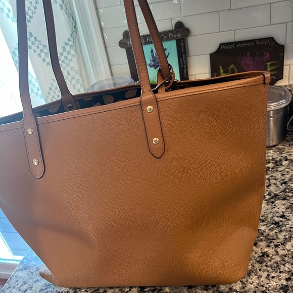 COPY - COPY - Gently Used Reversable Leather Coach Tote! - Picture 2 of 11